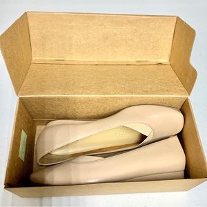 Softwalk 10.5 Wide Women's Viana casual flat dress shoe in Nude